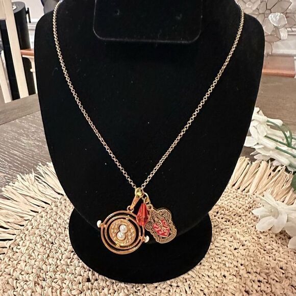 TM & WBEI Lot of Harry Potter Gryffindor Necklace, Bangles and earrings - Picture 2 of 10